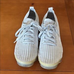 Women’s Light Gray Knit Sneakers